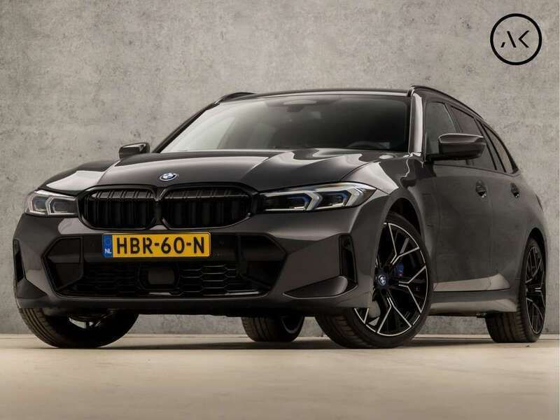Grijs Gebruikt 2024 BMW 330e M Sport Stationwagen | € 49.945 (Super prijs) - Afbeelding 1/4