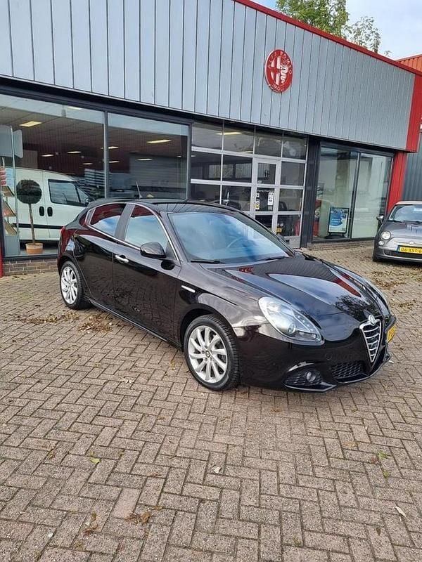 Zwart Gebruikt 2012 Alfa Romeo Giulietta Distinctive Hatchback | € 7.950 (Eerlijke prijs) - Afbeelding 1/4