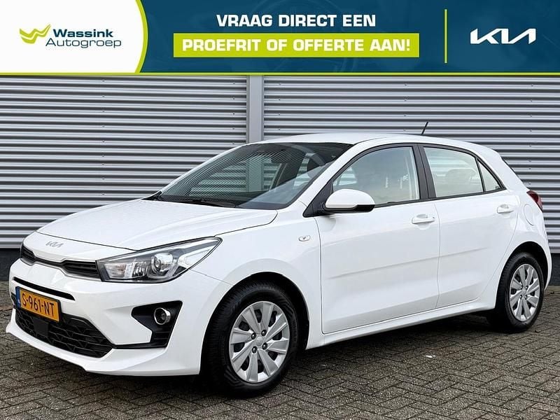 Wit Occasion 2023 Kia Rio Comfort Hatchback | € 15.440 (Super prijs) - Afbeelding 1/4