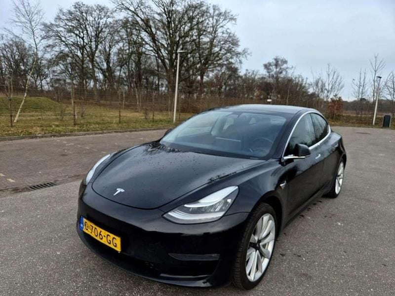 Zwart Occasion 2019 Tesla Model 3 Standard Range Plus Sedan | € 13.849 (Eerlijke prijs) - Afbeelding 1/4