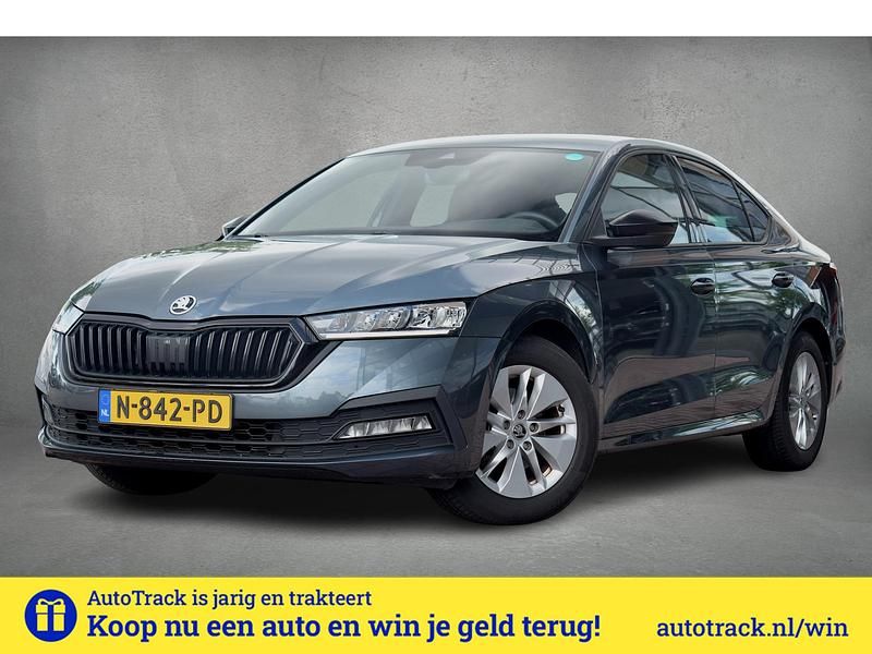 Grijs Gebruikt 2021 Skoda Octavia Business Line Hatchback | € 19.950 (Eerlijke prijs) - Afbeelding 1/4