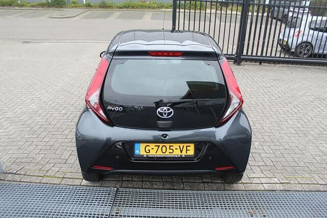 Occasion Toyota Aygo X-play 74 PK (54 kW) 2019 Grijs Hatchback