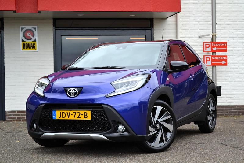 Blauw Gebruikt 2024 Toyota Aygo Envy Hatchback | € 21.950 (Eerlijke prijs) - Afbeelding 1/4