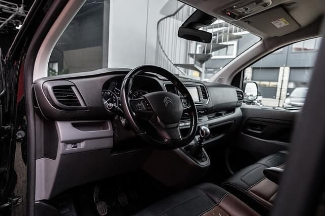 Zwart Gebruikt 2019 Citroën Jumpy MPV | € 13.950 (Eerlijke prijs) - Afbeelding 1/2