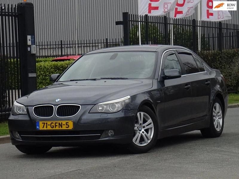 Grijs Gebruikt 2008 BMW 520 Sedan | € 2.499 (Super prijs) - Afbeelding 1/4