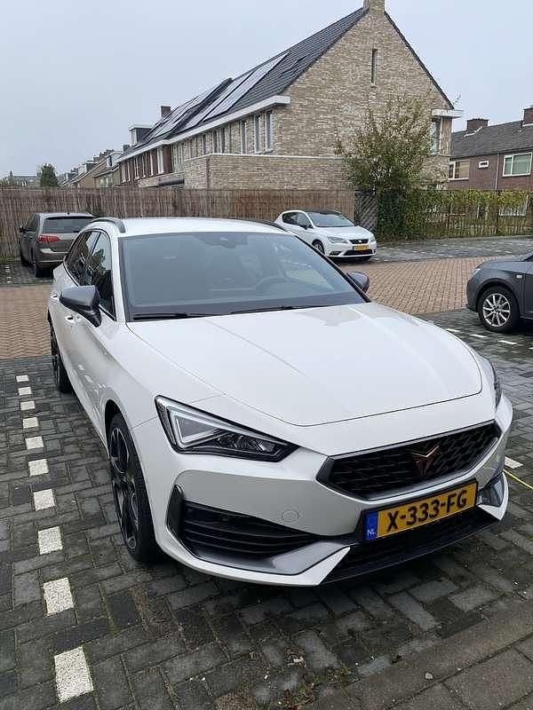 Wit Gebruikt 2021 Cupra Leon Stationwagen | € 24.499 (Goede deal) - Afbeelding 1/4