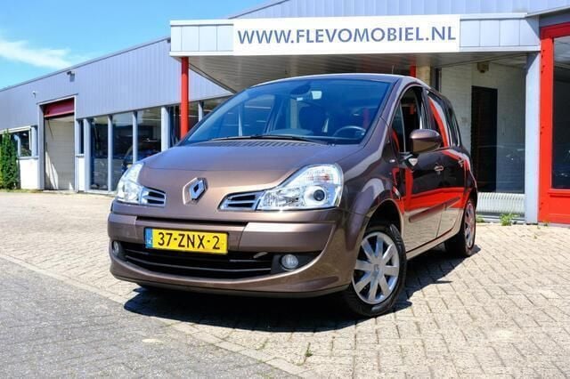 Bruin Gebruikt 2013 Renault Grand Modus Night&Day MPV | € 7.250 (Eerlijke prijs) - Afbeelding 1/4