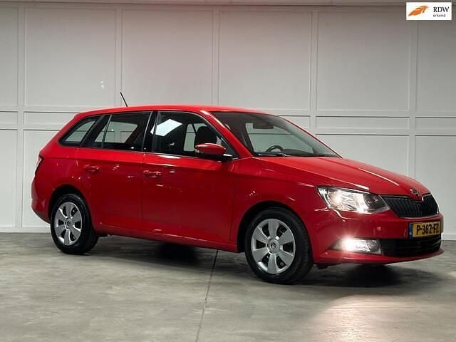 Rood Occasion 2016 Skoda Fabia Stationwagen | € 8.950 (Eerlijke prijs) - Afbeelding 1/4