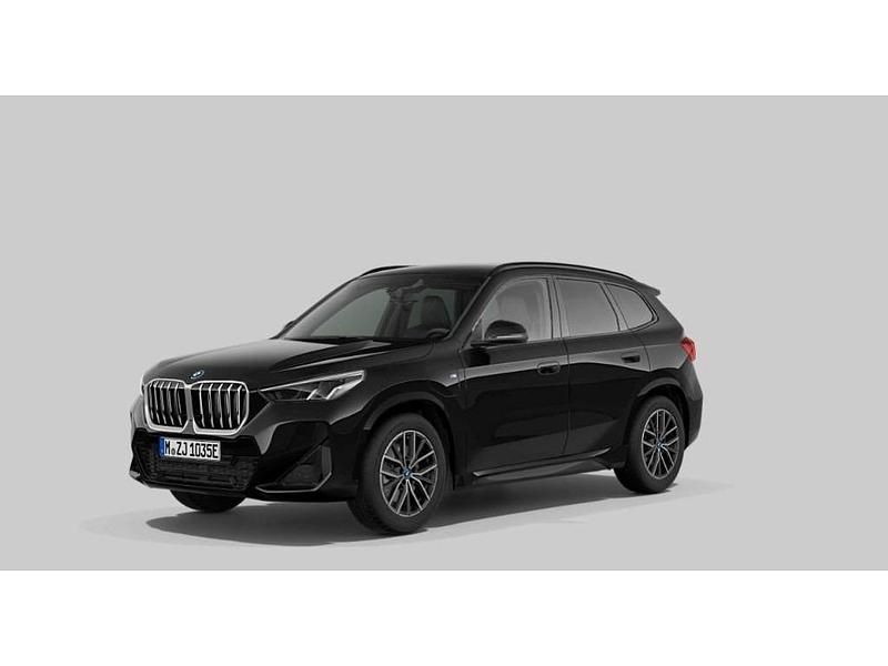 Saphirschwarz metallic (donker zwart metallic) Gebruikt 2024 BMW X1 Shadowline SUV | € 54.880 (Goede deal) - Afbeelding 1/2