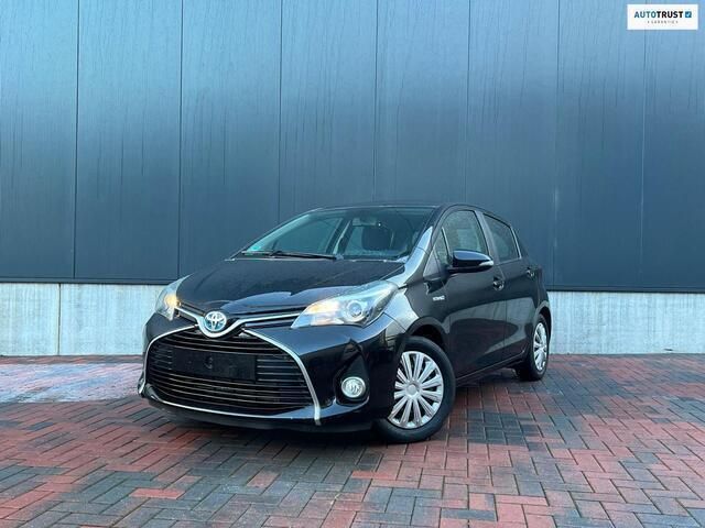 Zwart Gebruikt 2015 Toyota Yaris Life Hatchback | € 11.999 (Eerlijke prijs) - Afbeelding 1/4