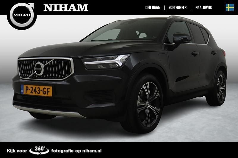 Zwart Gebruikt 2022 Volvo XC40 Inscription SUV | € 34.890 (Eerlijke prijs) - Afbeelding 1/4