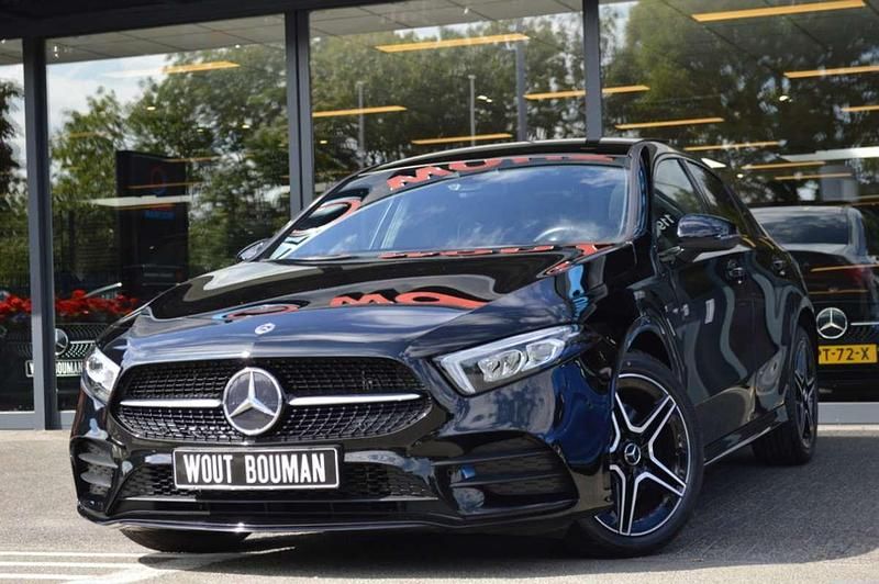 Zwart Gebruikt 2021 Mercedes A250 AMG Sedan | € 32.900 (Eerlijke prijs) - Afbeelding 1/4