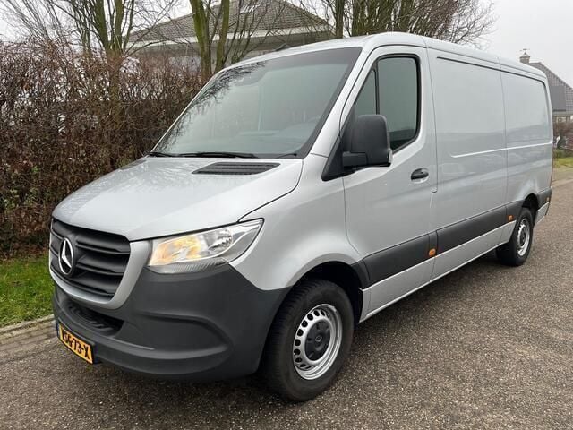Grijs Occasion 2022 Mercedes Sprinter Van | € 27.950 (Super prijs) - Afbeelding 1/4