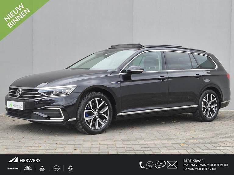 Deep black pearl effect (2t2t) Gebruikt 2020 VW Passat Business Stationwagen | € 23.435 (Eerlijke prijs) - Afbeelding 1/4