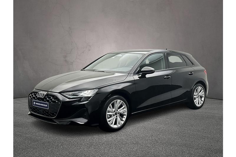 Briljantzwart Nieuw 2025 Audi A3 Sportback Proline Hatchback | € 42.139 - Afbeelding 1/4