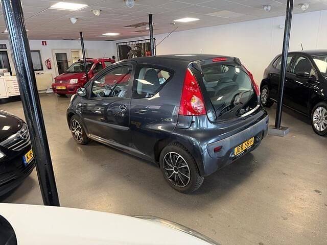 Occasion Peugeot 107 68 PK (50 kW) 2007 Grijs (metallic) Hatchback