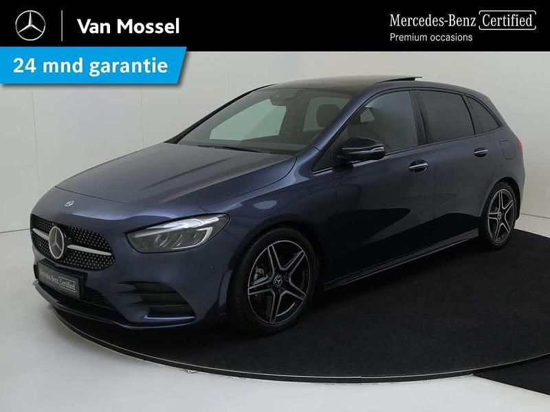 Blauw Gebruikt 2024 Mercedes B180 AMG line MPV | € 41.945 (Eerlijke prijs) - Afbeelding 1/4