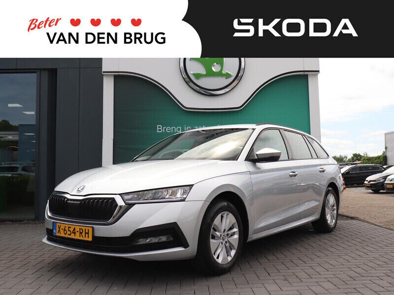 Grijs Gebruikt 2024 Skoda Octavia Business Line Stationwagen | € 24.695 (Goede deal) - Afbeelding 1/4