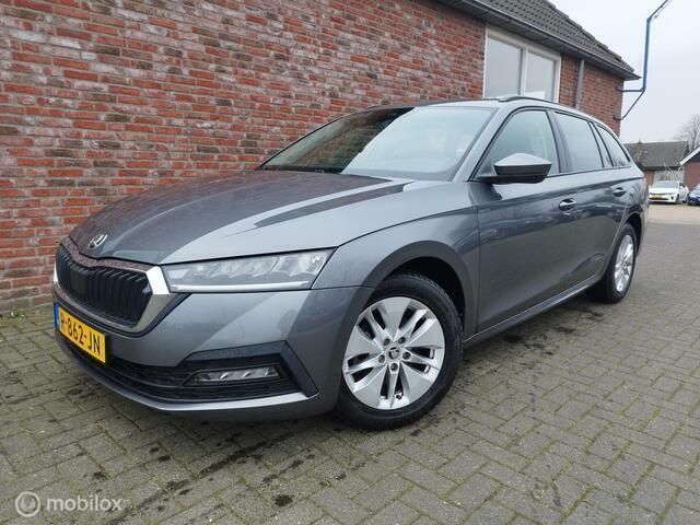 Grijs Gebruikt 2022 Skoda Octavia Business Line Stationwagen | € 21.000 (Eerlijke prijs) - Afbeelding 1/4