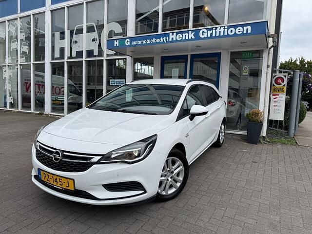 Wit Gebruikt 2017 Opel Astra Edition Stationwagen | € 7.450 (Eerlijke prijs) - Afbeelding 1/4