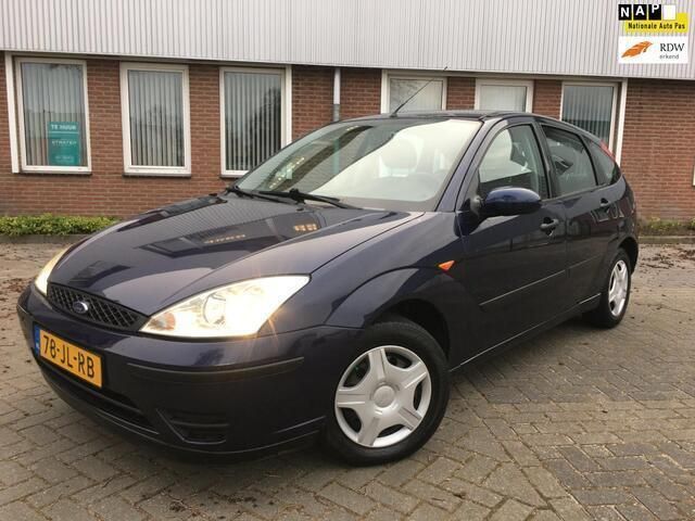 Blauw Gebruikt 2002 Ford Focus Hatchback | € 3.250 (Duur) - Afbeelding 1/4