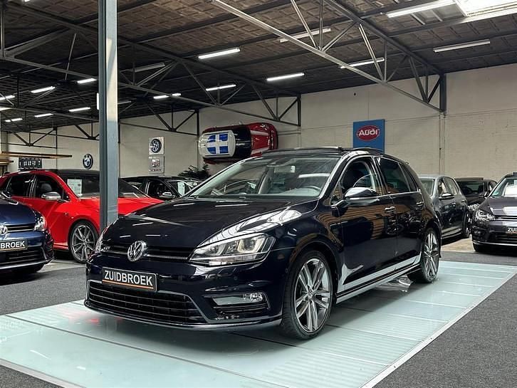 Zwart Gebruikt 2016 VW Golf VII R-line Hatchback | € 17.999 (Iets duurder) - Afbeelding 1/4