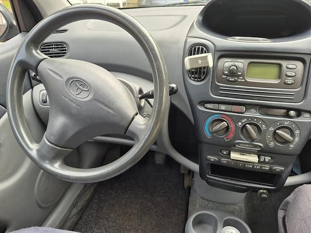 Occasion Toyota Yaris Verso Luna 86 PK (63 kW) 2000 Grijs MPV