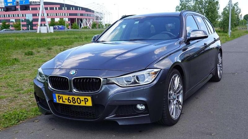 Grijs Gebruikt 2013 BMW 320 M Sport Stationwagen | € 10.999 (Goede deal) - Afbeelding 1/4