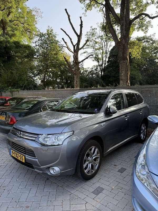 Gebruikt 2014 Mitsubishi Outlander P-HEV SUV | € 7.200 (Goede deal) - Afbeelding 1/4