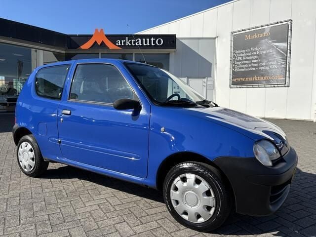 Blauw, metallic lak Gebruikt 2001 Fiat Seicento S Hatchback | € 1.950 (Duur) - Afbeelding 1/3