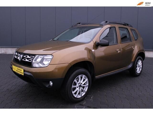 Groen (metallic) Occasion 2017 Dacia Duster Lauréate SUV | € 8.950 (Super prijs) - Afbeelding 1/4