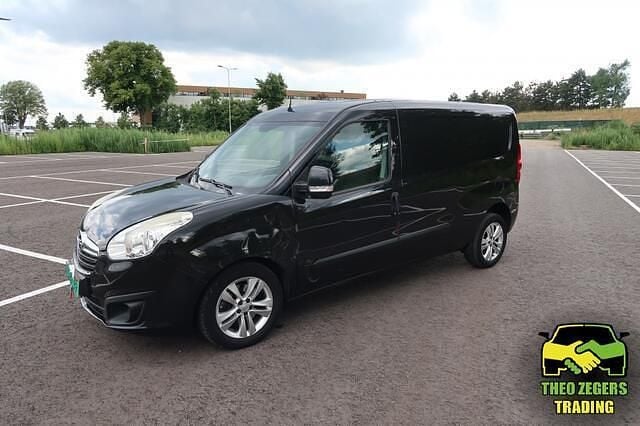 Zwart Gebruikt 2017 Opel Combo Sport MPV | € 2.977 (Super prijs) - Afbeelding 1/4