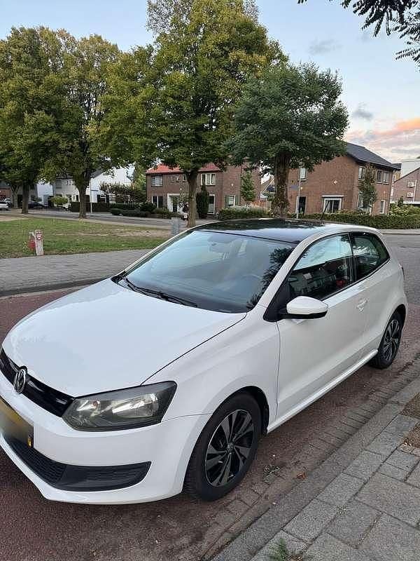 Wit Gebruikt 2011 VW Polo Hatchback | € 5.250 (Eerlijke prijs) - Afbeelding 1/4