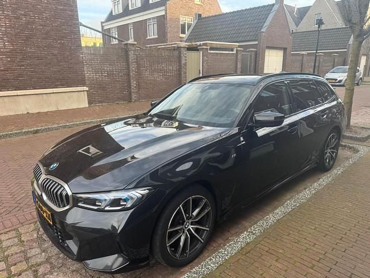 Zwart Occasion 2023 BMW 320 M Sport Stationwagen | € 33.500 (Super prijs) - Afbeelding 1/4