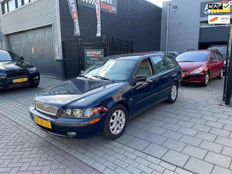 Blauw, metallic lak Gebruikt 2002 Volvo V40 Stationwagen | € 999 (Super prijs) - Afbeelding 1/4