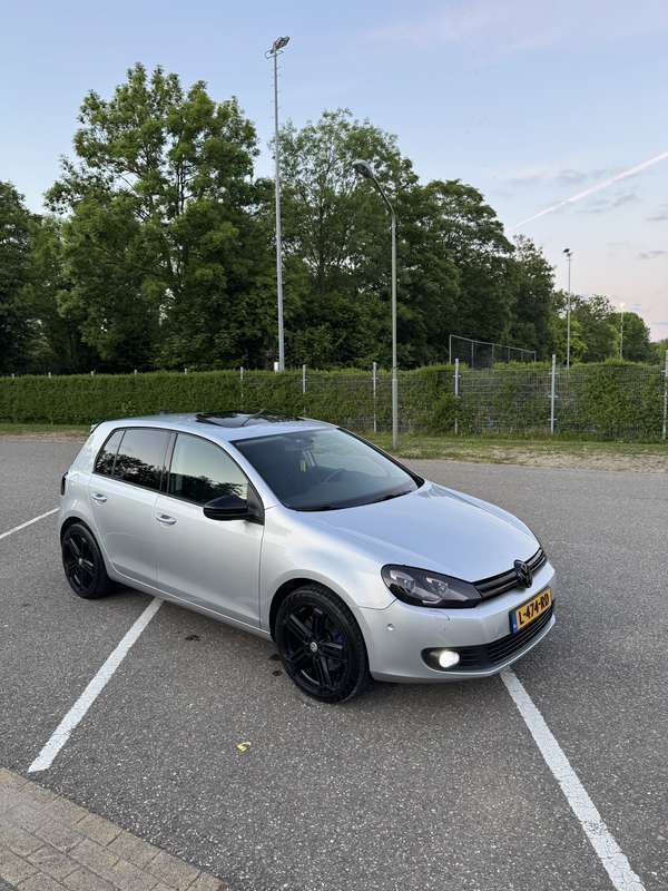 Grijs Gebruikt 2010 VW Golf VI Highline Stationwagen | € 7.500 (Eerlijke prijs) - Afbeelding 1/4