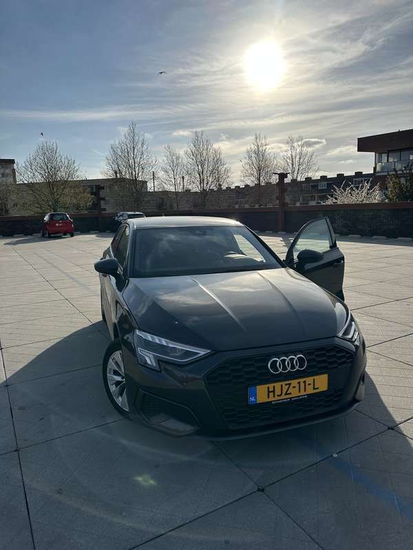 Grijs Gebruikt 2022 Audi A3 Hatchback | € 24.750 (Super prijs) - Afbeelding 1/4
