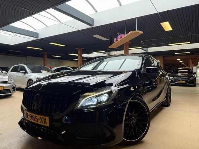 Zwart Gebruikt 2016 Mercedes A180 Prestige Hatchback | € 13.950 (Eerlijke prijs) - Afbeelding 1/4