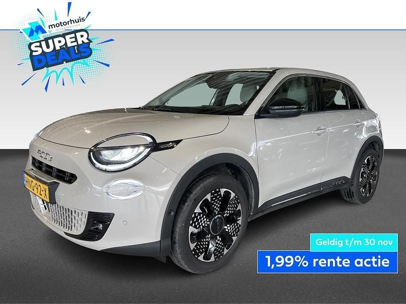 Grijs Gebruikt 2025 Fiat 600 La Prima SUV | € 29.940 - Afbeelding 1/4