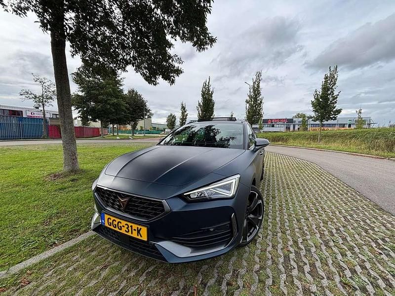 Blauw Gebruikt 2021 Cupra Leon Stationwagen | € 27.900 (Eerlijke prijs) - Afbeelding 1/4