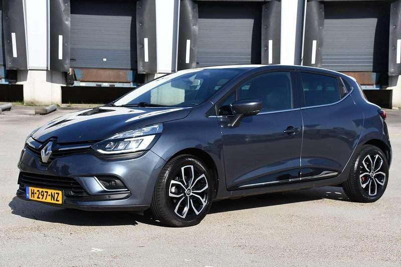 Grijs Gebruikt 2018 Renault Clio IV Intens Hatchback | € 11.495 (Duur) - Afbeelding 1/4