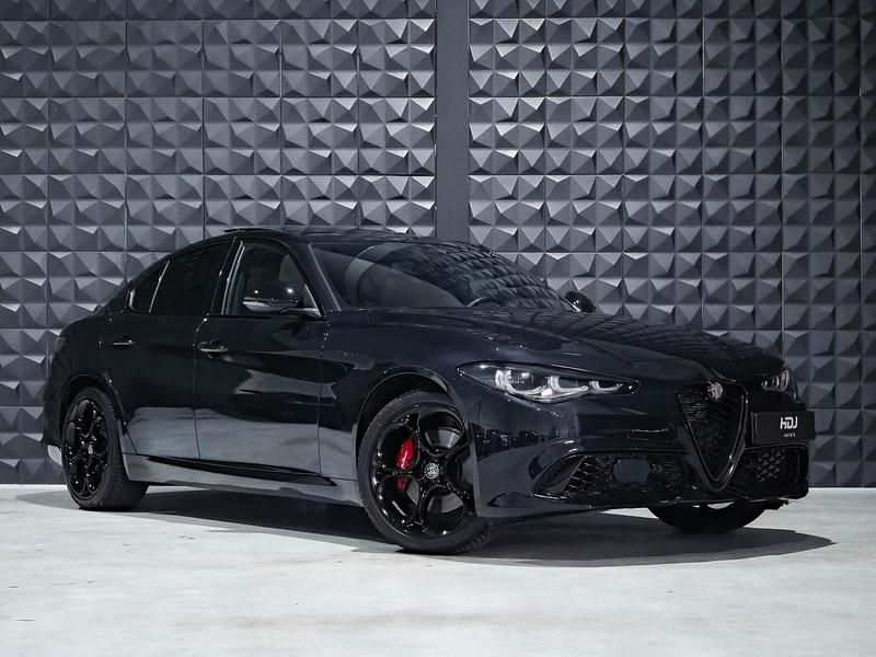 Zwart Gebruikt 2024 Alfa Romeo Giulia Veloce Sedan | € 49.900 - Afbeelding 1/4