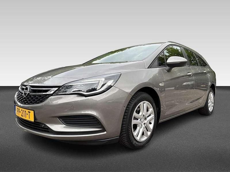 Grijs Gebruikt 2017 Opel Astra Edition Stationwagen | € 9.945 (Eerlijke prijs) - Afbeelding 1/4