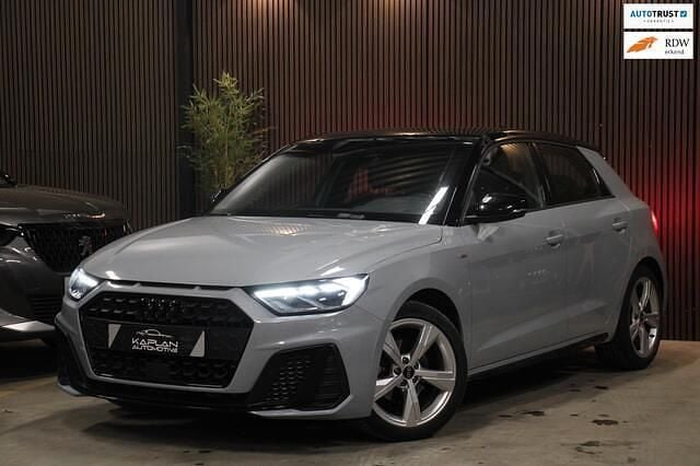 Grijs Occasion 2023 Audi A1 Sportback S-Line Hatchback | € 26.850 (Eerlijke prijs) - Afbeelding 1/4