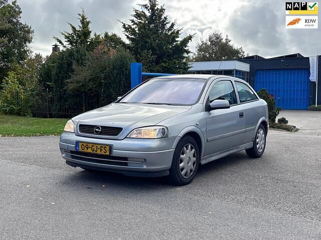 Grijs Gebruikt 2000 Opel Astra Comfort Hatchback | € 750 (Goede deal) - Afbeelding 1/4