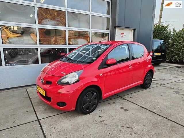 Occasion Toyota Aygo Comfort 68 PK (50 kW) 2010 Rood Hatchback