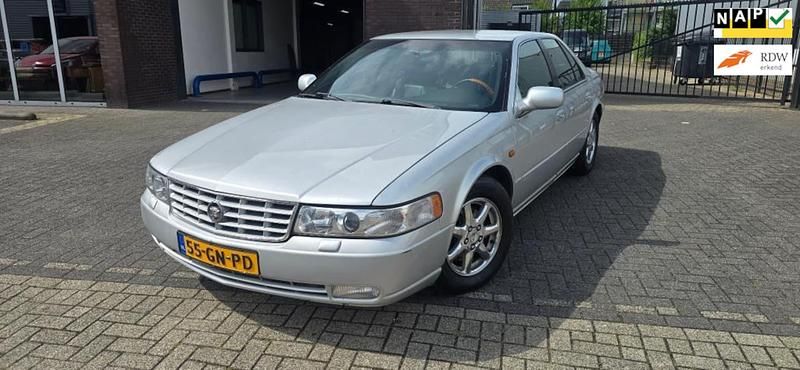 Grijs (metallic) Gebruikt 2001 Cadillac Seville STS Sedan | € 3.499 - Afbeelding 1/4