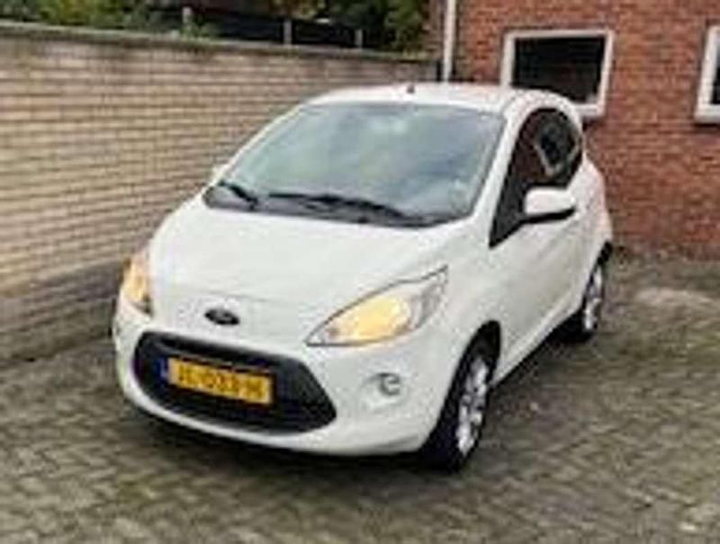 Wit Occasion 2009 Ford Ka Trend Hatchback | € 3.500 (Iets duurder) - Afbeelding 1/4