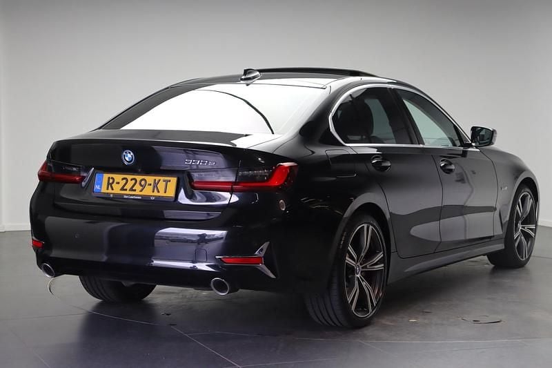 Occasion BMW 330e Executive 292 PK (214 kW) 2022 Zwart Sedan