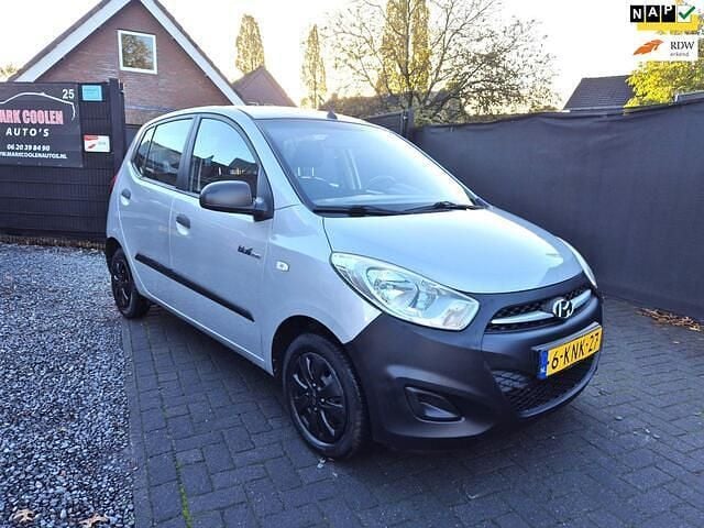 Grijs Gebruikt 2013 Hyundai i10 Pure Hatchback | € 2.845 (Eerlijke prijs) - Afbeelding 1/4
